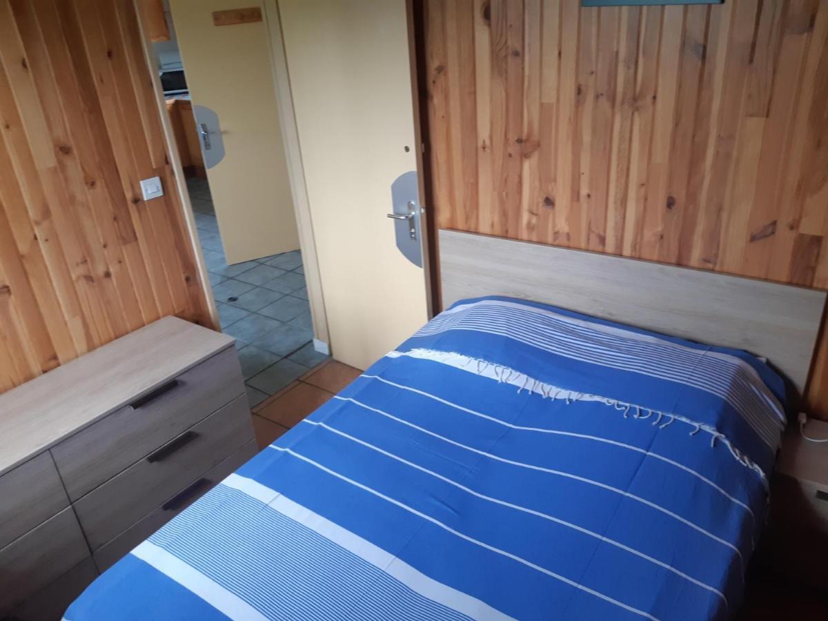 Maison A La Campagne Avec Piscine Flayat Exterior foto